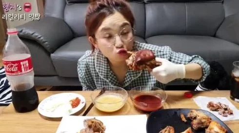 大肉大捧一进一出视频出来呀大内，网友纷纷表示期待，希望能看到更多精彩内容，感觉这个话题热度不断上升