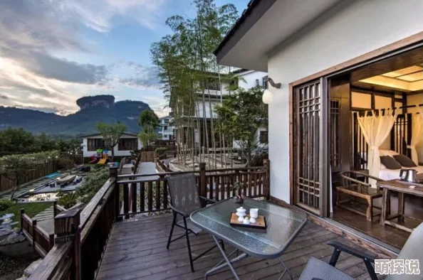 吕总张津瑜落地窗酒店：现代设计与自然景观融合的理想居住体验，全景拥抱城市与自然的完美结合