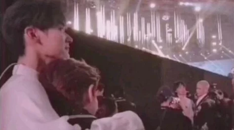 坤哥塞进桃子里,网友热议其创意与幽默,纷纷模仿挑战引发社交媒体新潮流 坤哥塞进桃子里,网友热议其创意与幽默,纷纷模仿挑战引发社交媒体新潮流