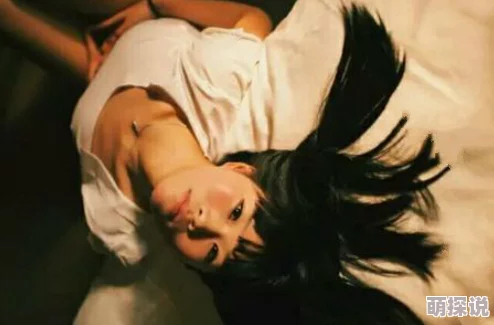 在激情的瞬间，快射我里面求求你要射在里面，让爱与欲望交织成最美的旋律