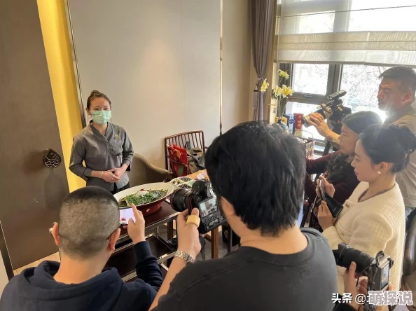 久久综合色区网友认为这个区域的内容丰富多样，能够满足不同用户的需求，但也有部分人对其内容质量表示担忧