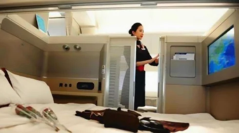 头等舱客服的特殊待遇2，真是让人羡慕，这种服务体验确实不一般！