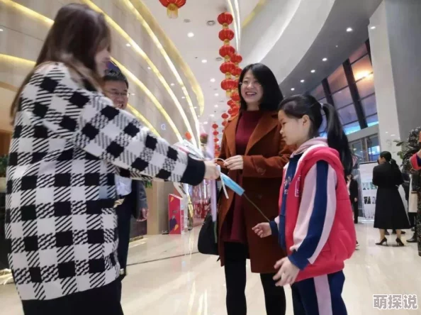 女生趴开腿让男生通下载App，这种方式真的太不妥了，影响不好