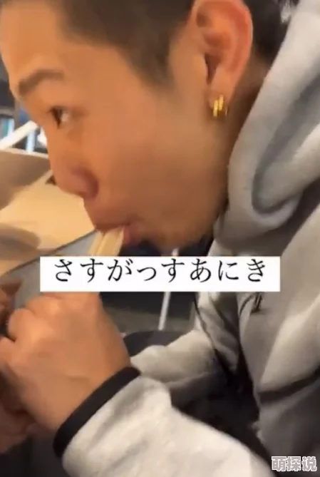 被两个男人按住吃奶很爽网友推荐这是一部充满激情与刺激的作品让人欲罢不能情节紧凑引人入胜值得一看