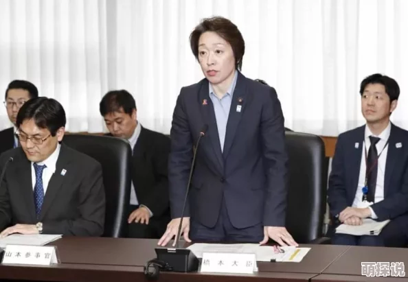 男女后式激烈GIF动态图近日在社交媒体上引发热议网友们纷纷分享和讨论这些动图的创意与表现力