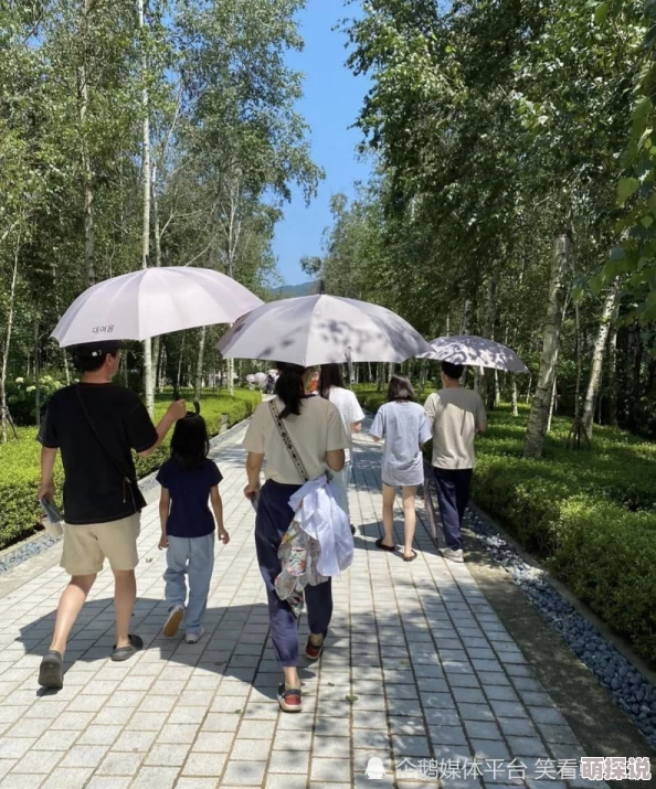 男女后式激烈GIF动态图近日在社交媒体上引发热议网友们纷纷分享和讨论这些动图的创意与表现力