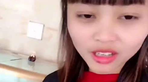 国产盗摄美女嘘嘘视频 这部视频真实记录了生活中的一瞬间，展现了独特的视角和风格，值得一看。