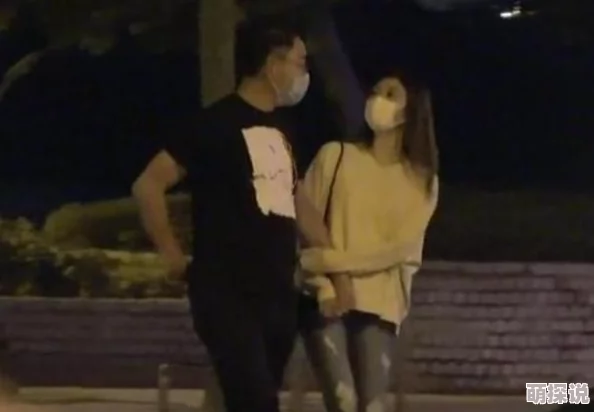 伊人久久艹近日被曝出与某知名男星秘密约会，两人多次在私密场所被拍到，网友纷纷猜测恋情是否属实