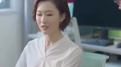 老师掀起蕾丝短裙让我进去情节太露骨，令人脸红心跳