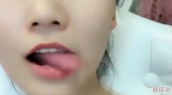 闺蜜的舌头伸进我的里面让我惊喜连连没想到她还有这等绝技