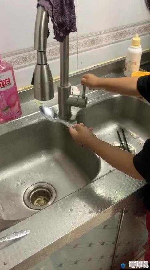 厨房一次又一次的索要刷碗小隐世天尊