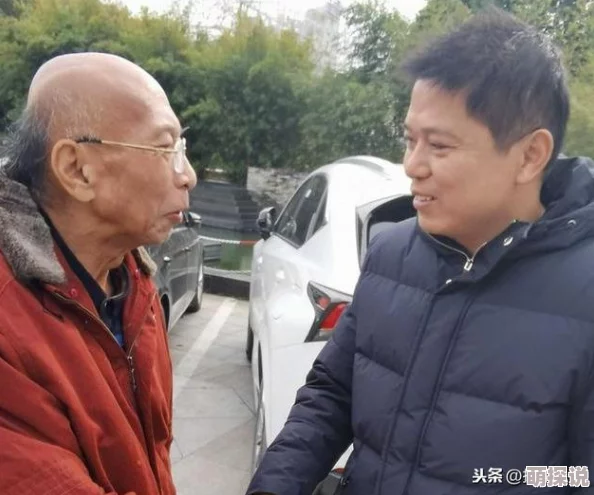 张老汉的小媳妇小媳妇近日参加了社区志愿活动，帮助孤寡老人，受到大家的赞扬。