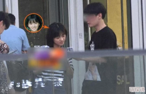 逼逼照疑似新恋情曝光与神秘男子深夜约会举止亲密