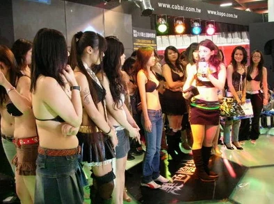 美女脱内衣露出奶画面优化新增互动模式体验升级