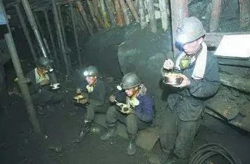 惊喜揭秘！《黄金矿工》中那位智慧老头的名字终于被找到了，快来看看是谁！