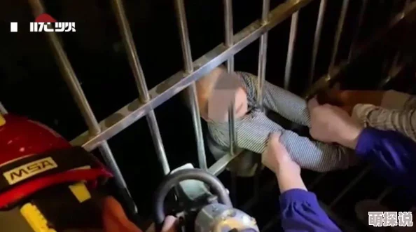 小孩子和邻居姐姐拔钢筋警方已介入调查邻居姐姐已被控制 小孩子和邻居姐姐拔钢筋警方已介入调查邻居姐姐已被控制