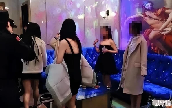 乱淫的女闺蜜听说她最近和三个不同行业的富二代交往还经常出入高档会所