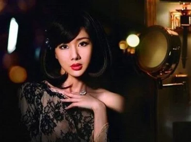 欧美性bbbwbbbwbbbw据传某一线女星与神秘富商深夜密会举止亲昵疑似新恋情曝光