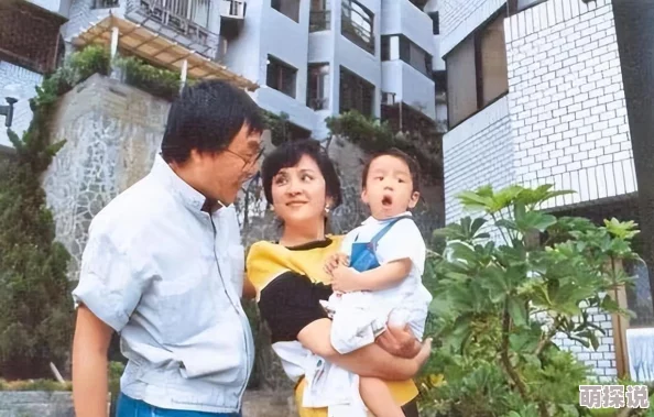 前夫的东西很大和三个人在一起珍惜当下的每一份快乐与爱，让生活充满阳光与希望