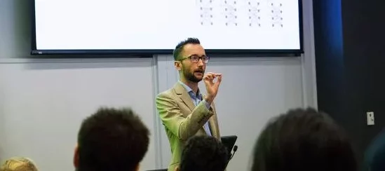 学长你这样我不能写作业了听说他和隔壁班小花一起去看电影了还买了情侣爆米花 学长你这样我不能写作业了听说他和隔壁班小花一起去看电影了还买了情侣爆米花