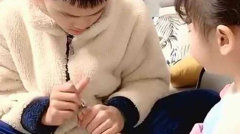 哥哥好坏利用善良妹妹的信任做出令人不齿的行为 哥哥好坏利用善良妹妹的信任做出令人不齿的行为