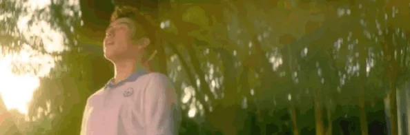 为何忘穿内裤被同桌C了好爽微博小说引发热议是因为其对青春期懵懂情感的刻画引起了广泛共鸣